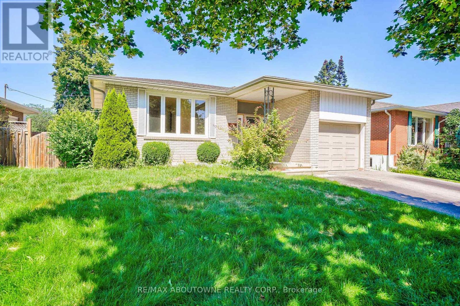 Upper - 4395 Longmoor Drive, Burlington, Ontario  L7L 1X8 - Photo 3 - W13798628