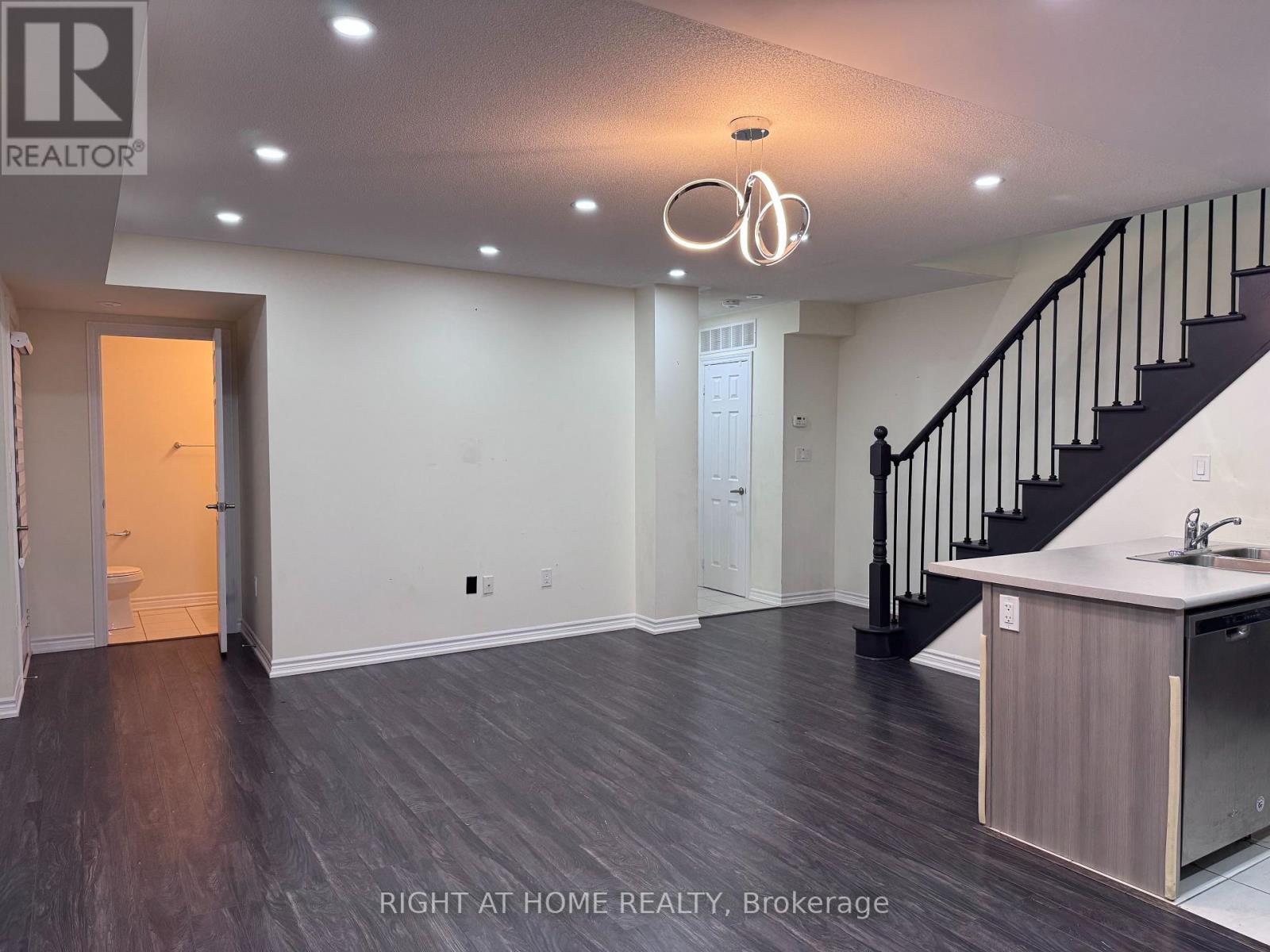 191 - 200 Veterans Drive, Brampton, Ontario  L7A 4S6 - Photo 4 - W13798662