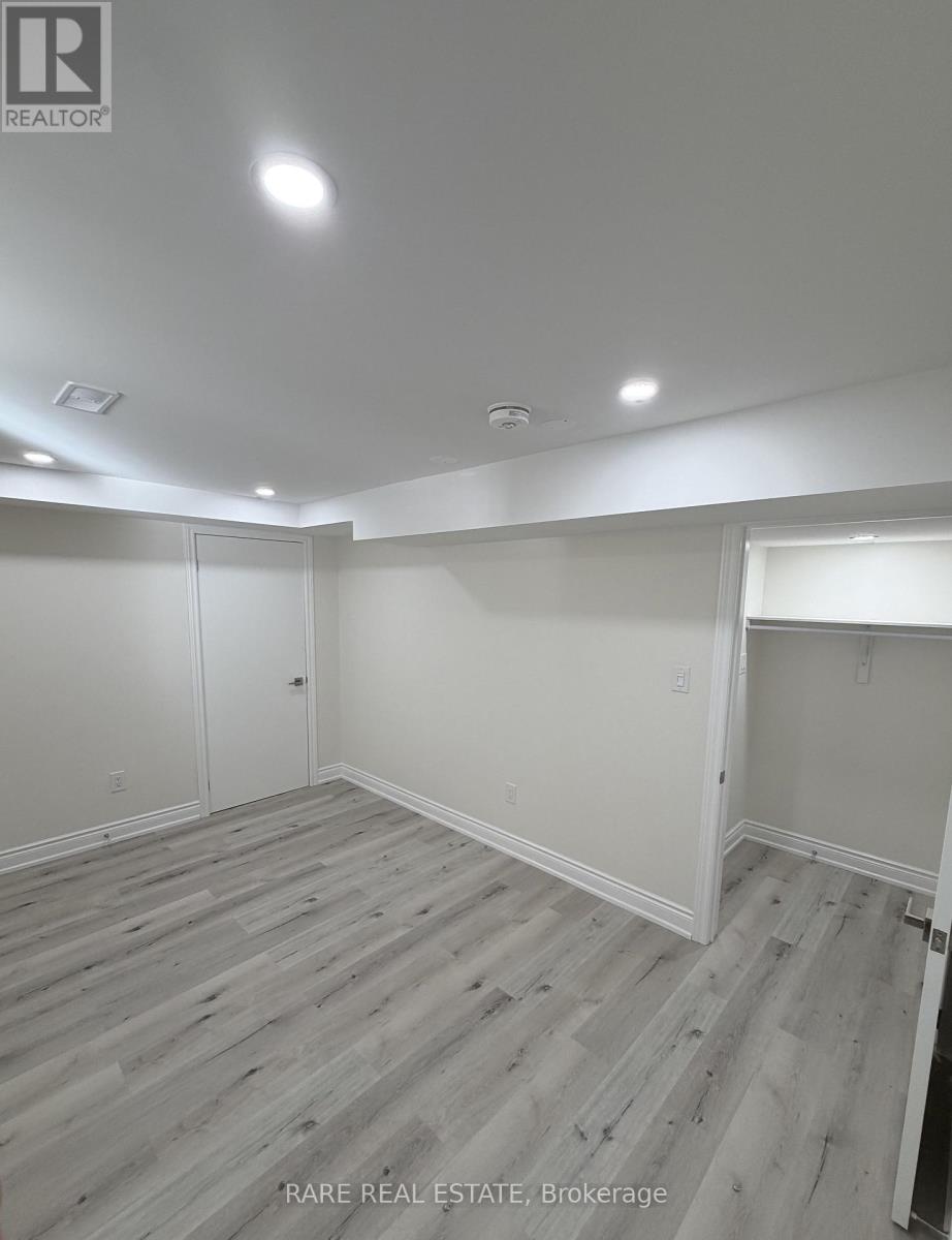 Lower - 6 Country Ridge Court, Brampton, Ontario  L6P 3S2 - Photo 4 - W13798694