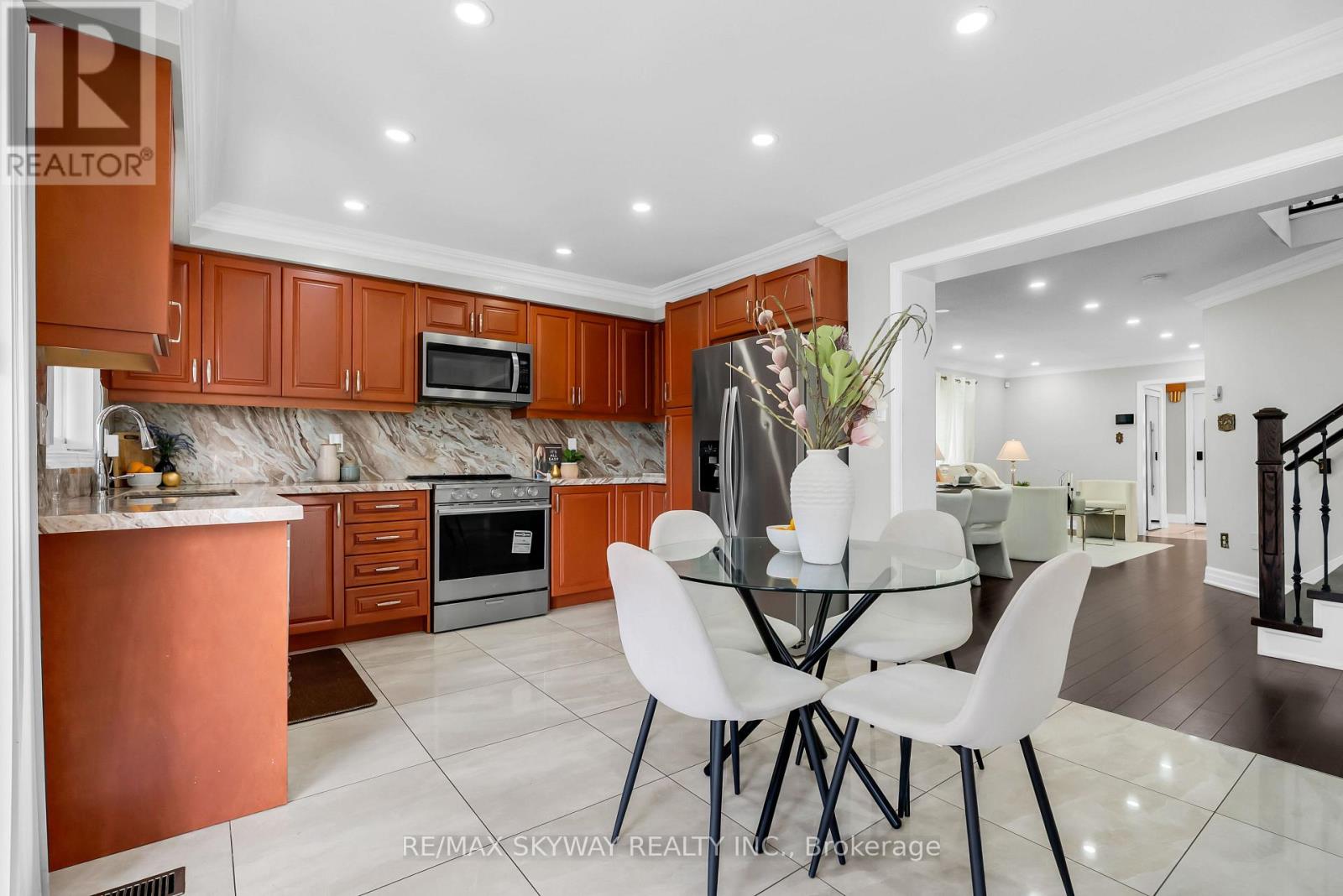 6214 Miriam Way, Mississauga, Ontario  L5N 8J6 - Photo 20 - W13798770