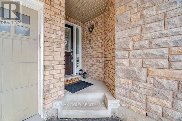 64 Biddens Square, Brampton, Ontario  L6P 3P9 - Photo 3 - W13798780