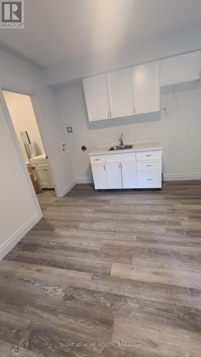 Back Unit - 639 Ontario Street, Stratford, Ontario  N5A 3J6 - Photo 2 - X13798356