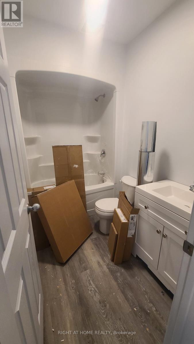 Back Unit - 639 Ontario Street, Stratford, Ontario  N5A 3J6 - Photo 3 - X13798356