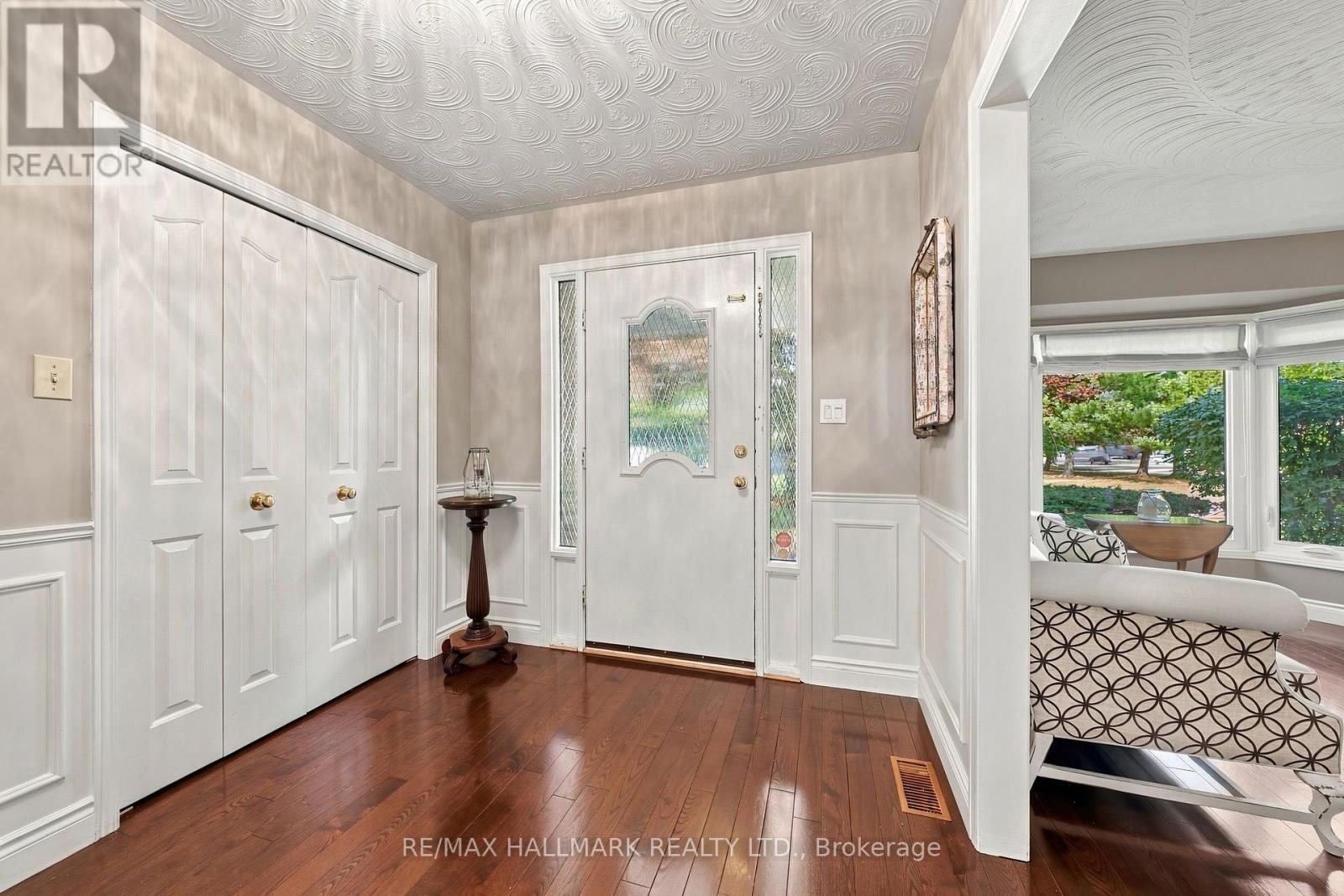 427 Melanie Crescent, Hamilton, Ontario  L9G 4B1 - Photo 4 - X13798370