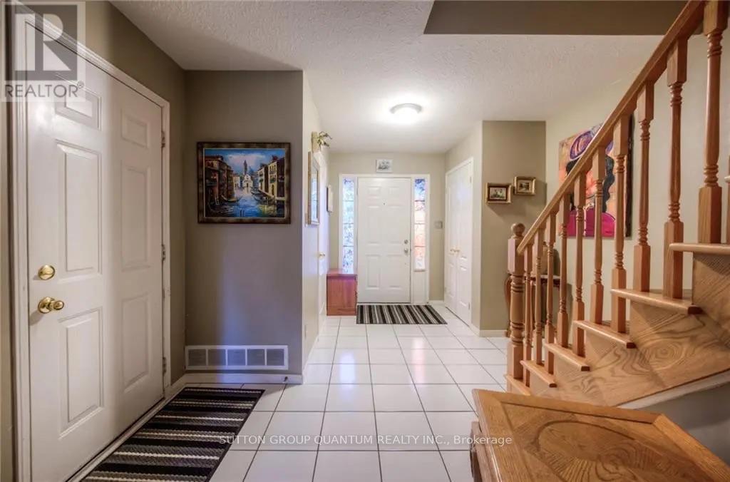 99 Foxborough Drive, Hamilton, Ontario  L9G 4Z1 - Photo 5 - X13798386