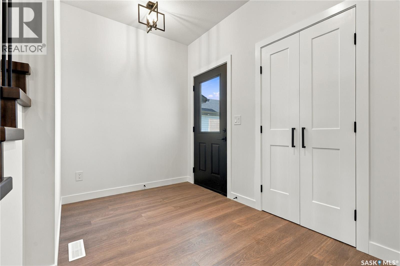 251 Doran Way, Saskatoon, Saskatchewan  S7V 0Z7 - Photo 2 - SK048846