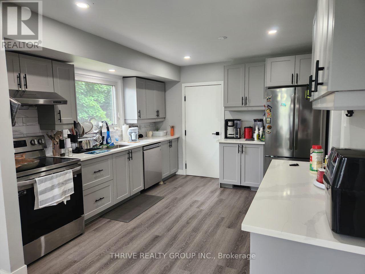 Upper - 1 Sutton Place, London North, Ontario N6H 3V2 - Photo 3 - X13802890