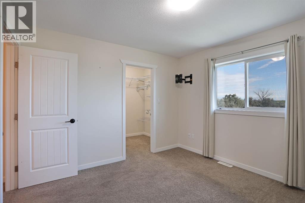 347 17 Street E photo 21