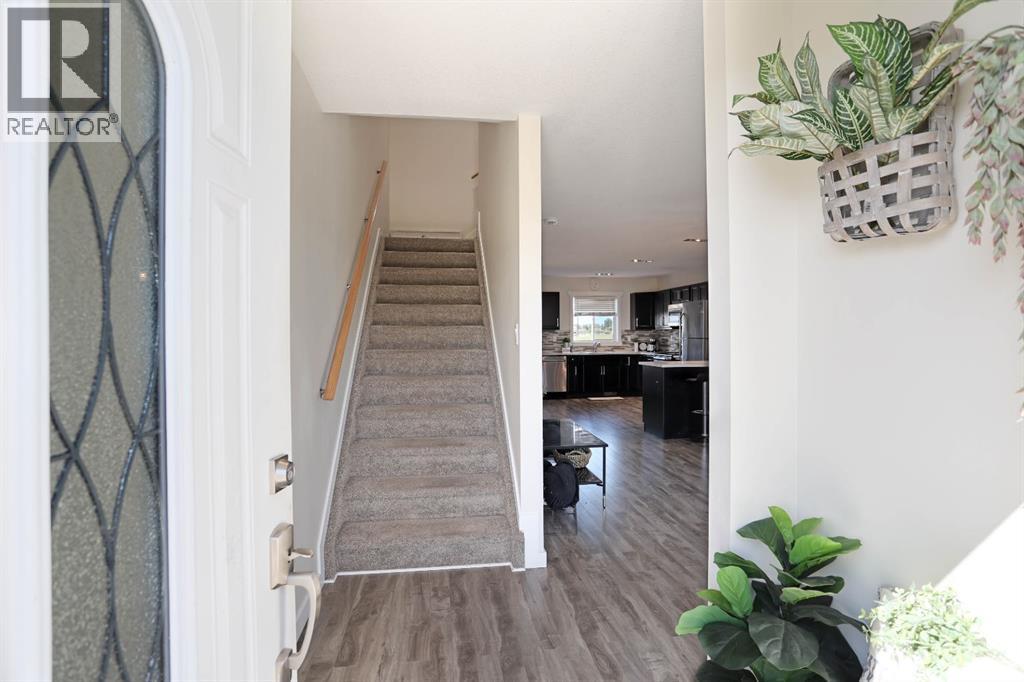 347 17 Street E photo 4
