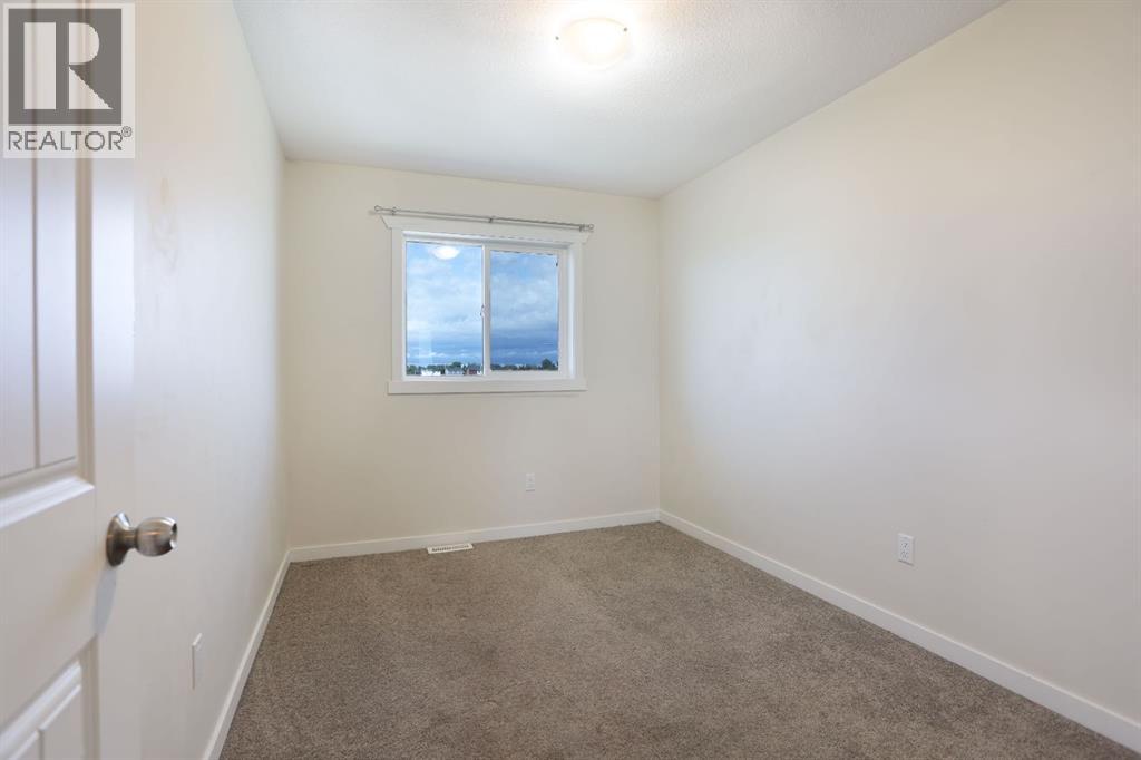 347 17 Street E photo 26