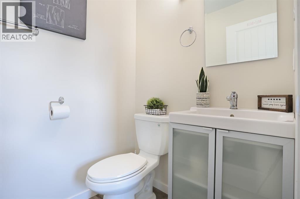 347 17 Street E photo 17