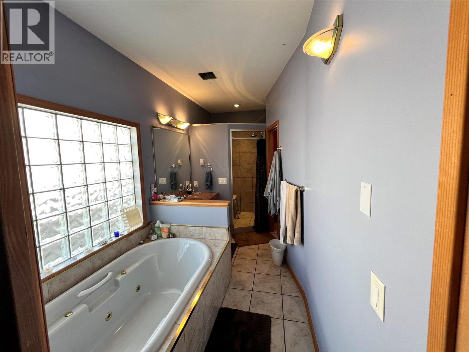 2595 Skaha Lake Road Penticton Photo 16