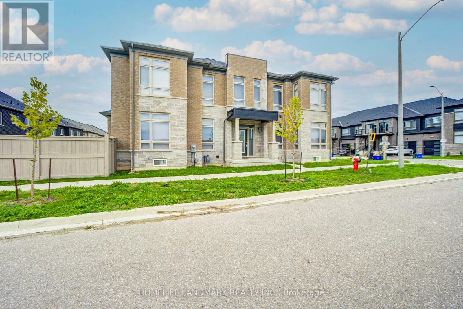 6 Mace Avenue, Richmond Hill, Ontario  L4E 1K8 - Photo 3 - N13797718