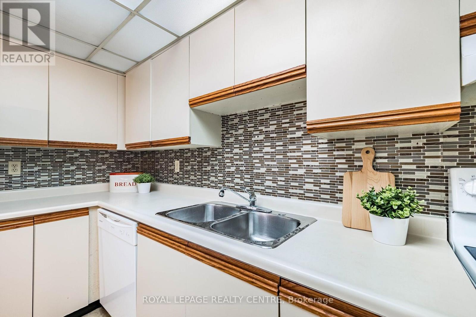 807 - 25 Fairview Road W, Mississauga, Ontario  L5B 3Y8 - Photo 22 - W13798744