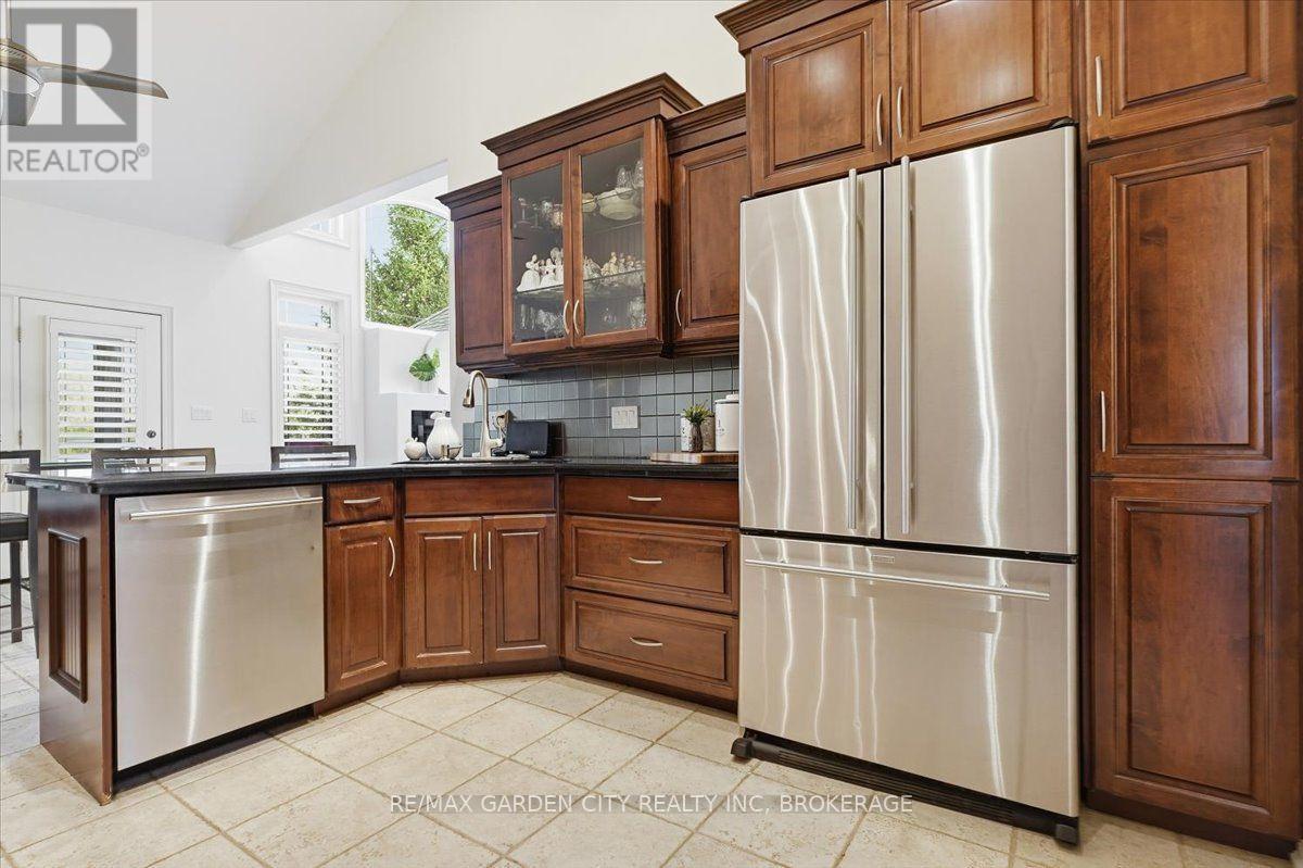38 Addison Drive, St. Catharines, Ontario  L2S 4B7 - Photo 9 - X13801544
