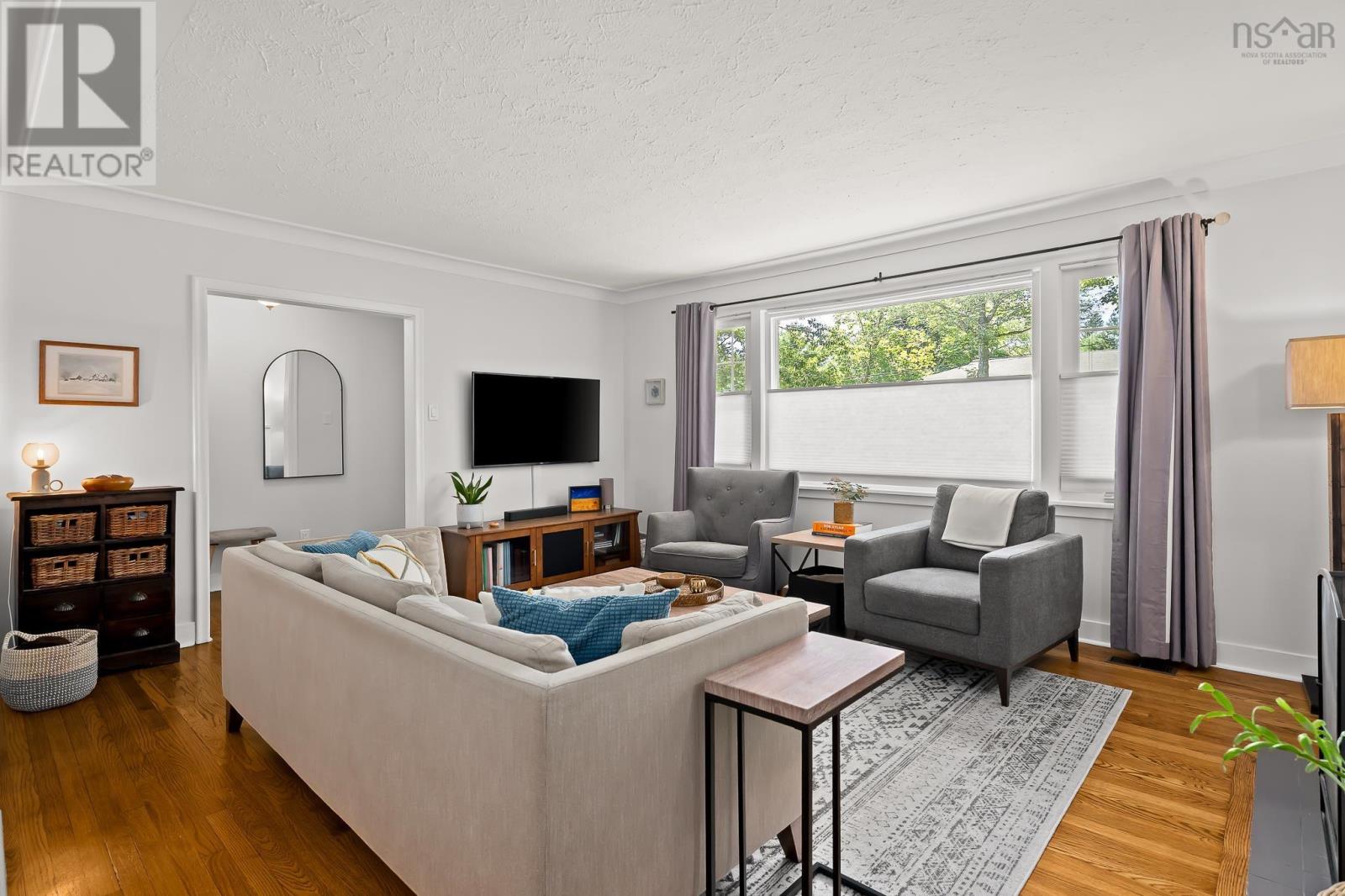 6 Glenn Drive photo 3
