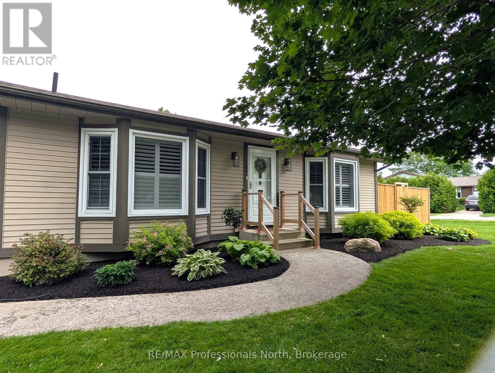 147 15TH AVE CLOSE, Hanover, Ontario