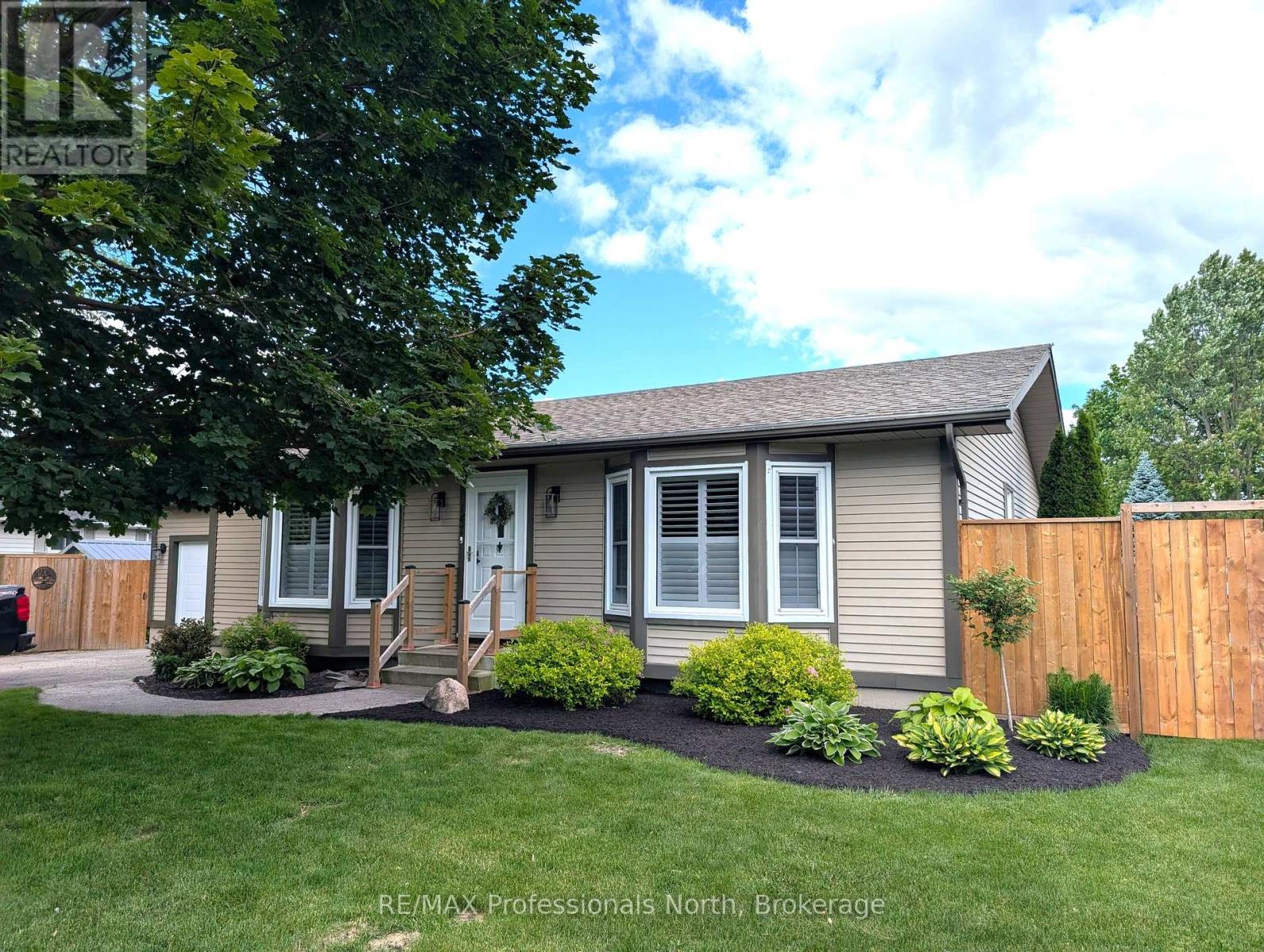 147 15th Ave Close, Hanover, Ontario  N4N 3P8 - Photo 2 - X13802980