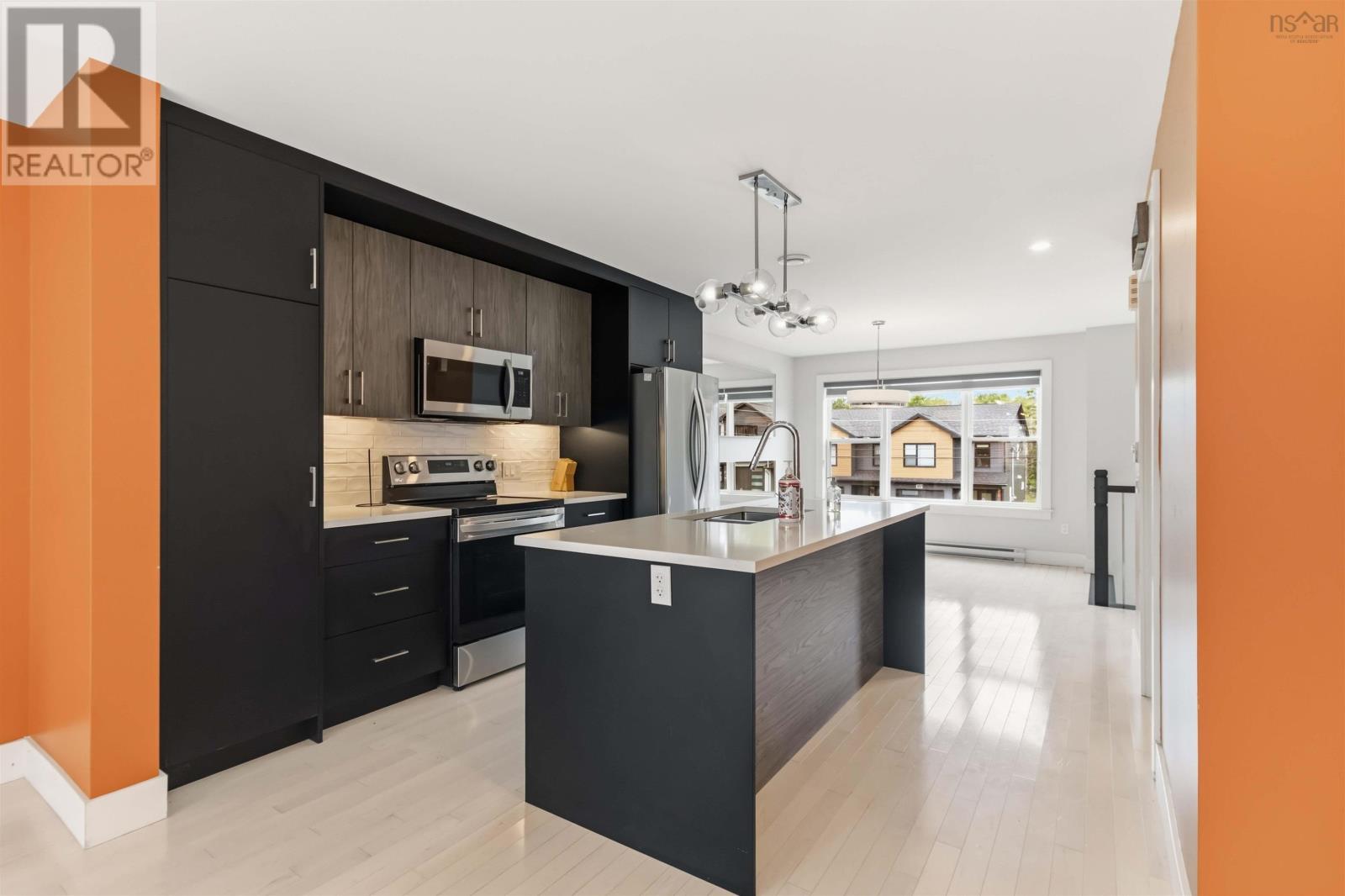 96 Tyler Street photo 9