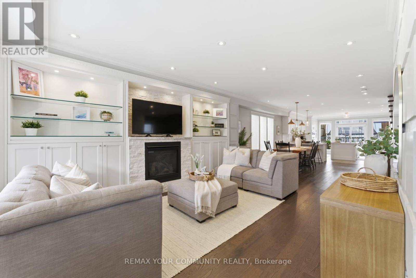 12 Hazel Avenue, Toronto, Ontario  M4E 1C5 - Photo 2 - E13802894
