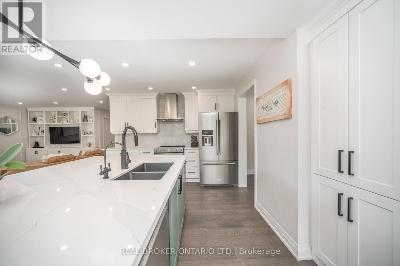 1879 Ashwood Avenue, Innisfil, Ontario  L9S 1W1 - Photo 13 - N13802856