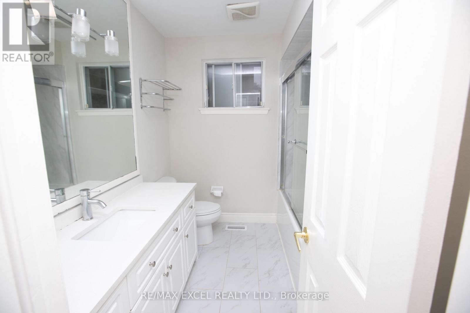 Main Floor - 387 Crosby Avenue, Richmond Hill, Ontario  L4C 2R8 - Photo 15 - N13802930