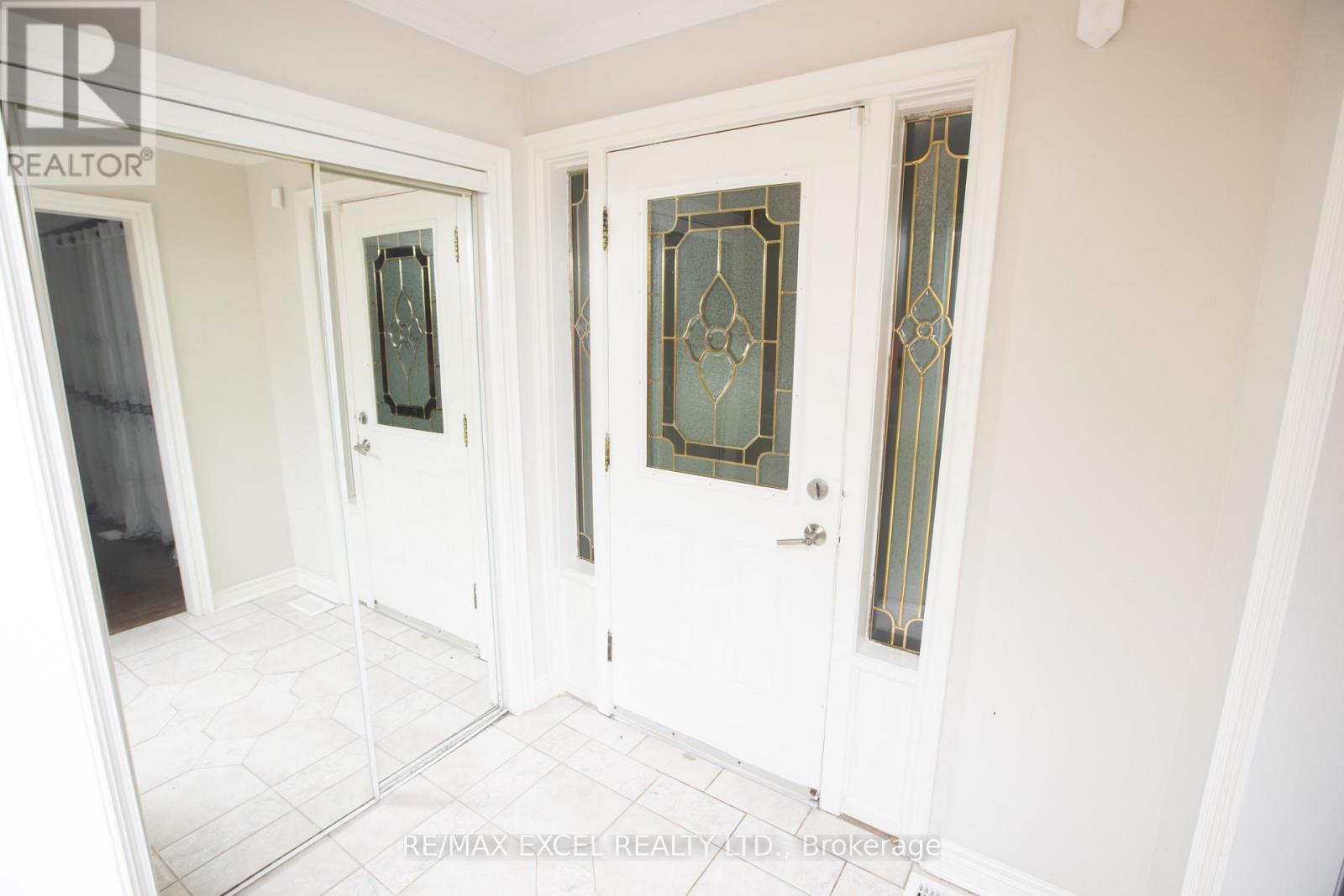 Main Floor - 387 Crosby Avenue, Richmond Hill, Ontario  L4C 2R8 - Photo 2 - N13802930
