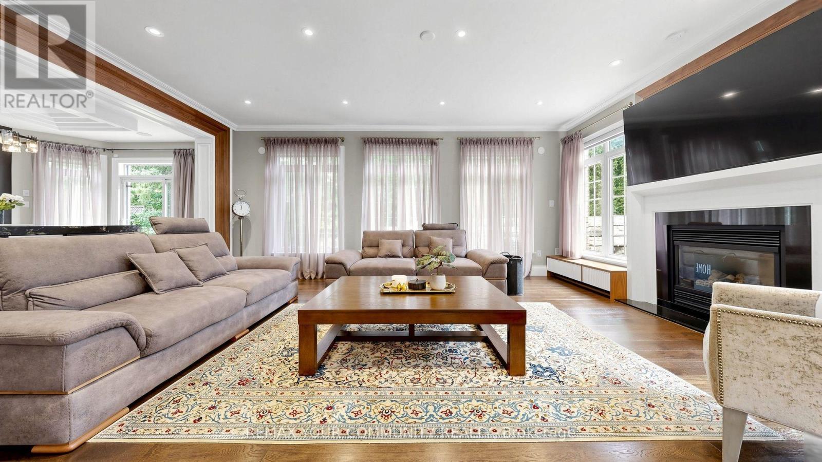 25 Guinevere Court, Richmond Hill, Ontario  L4C 0P7 - Photo 4 - N13803066