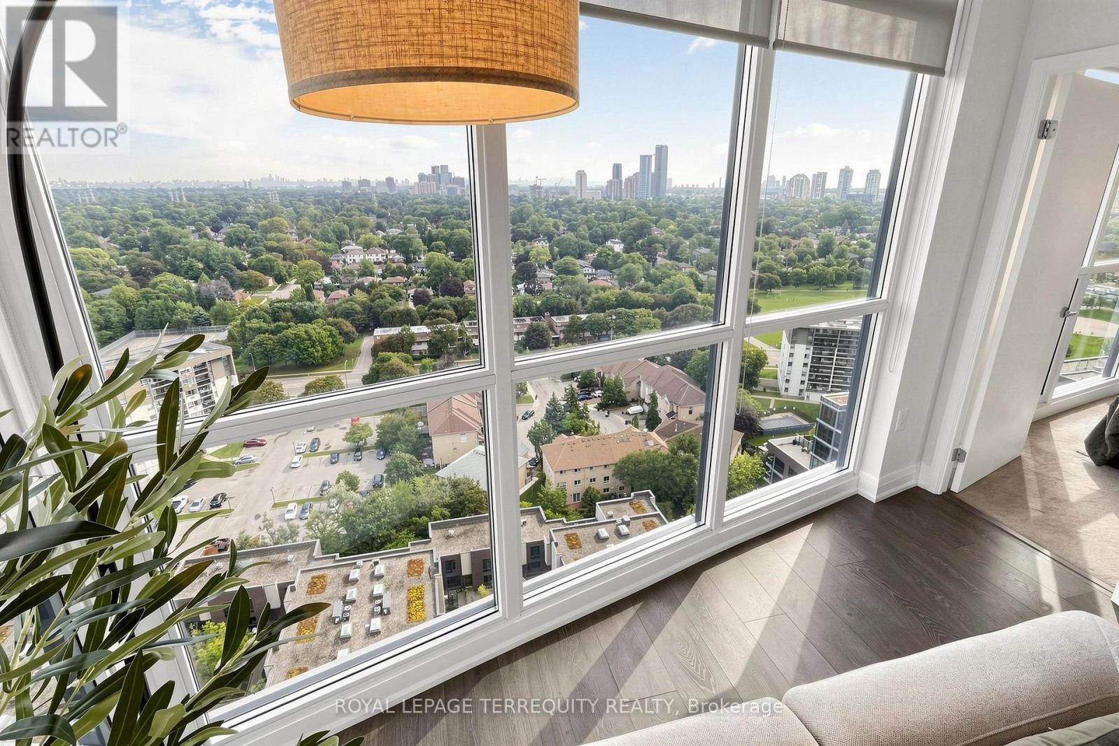 2010 - 9 Valhalla Inn Road, Toronto, Ontario  M9B 0B2 - Photo 17 - W13802802