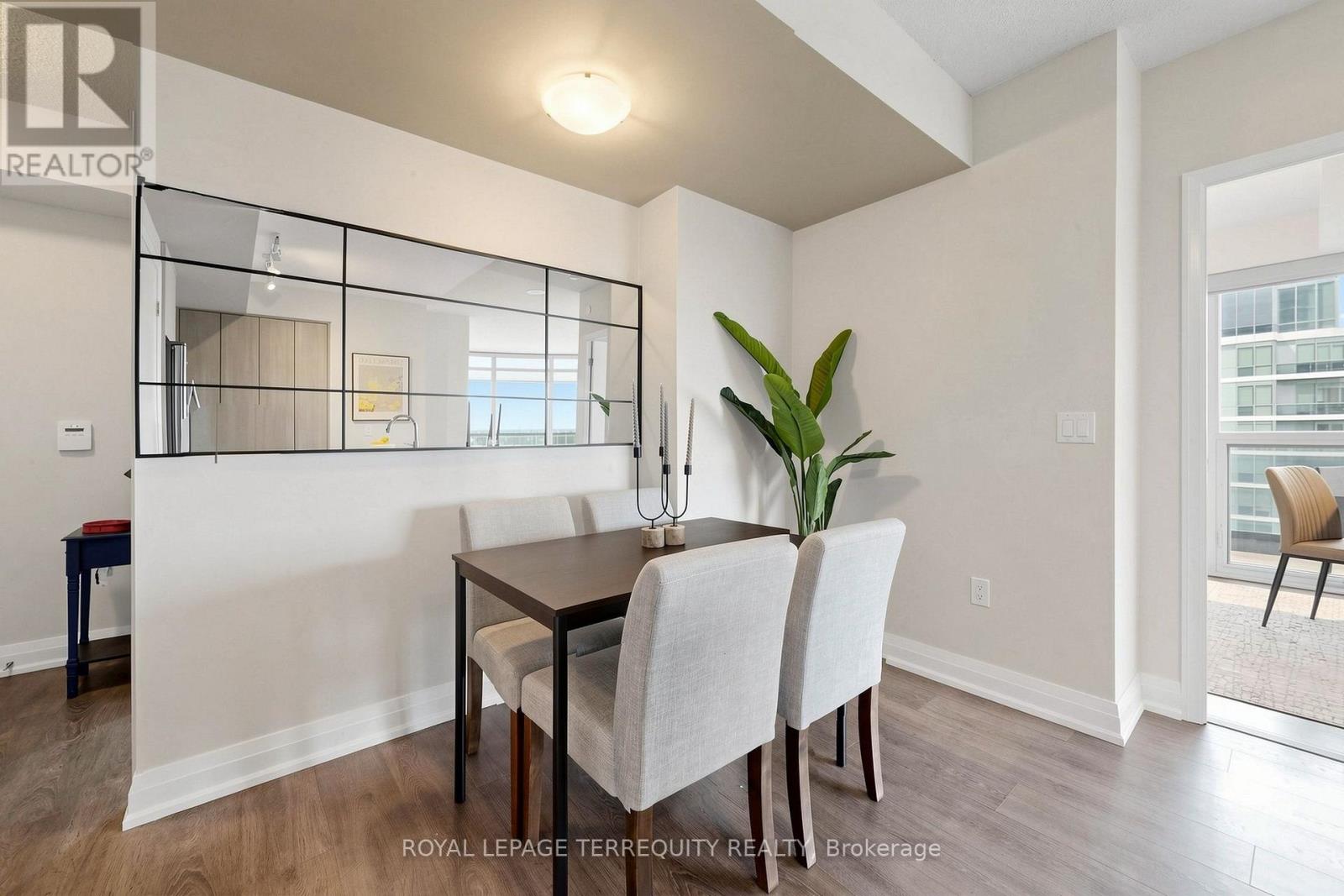 2010 - 9 Valhalla Inn Road, Toronto, Ontario  M9B 0B2 - Photo 23 - W13802802