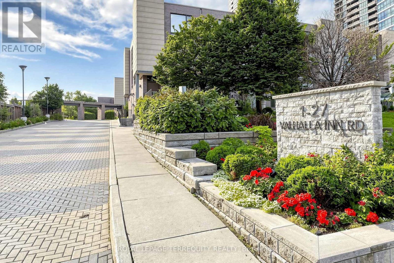 2010 - 9 Valhalla Inn Road, Toronto, Ontario  M9B 0B2 - Photo 49 - W13802802