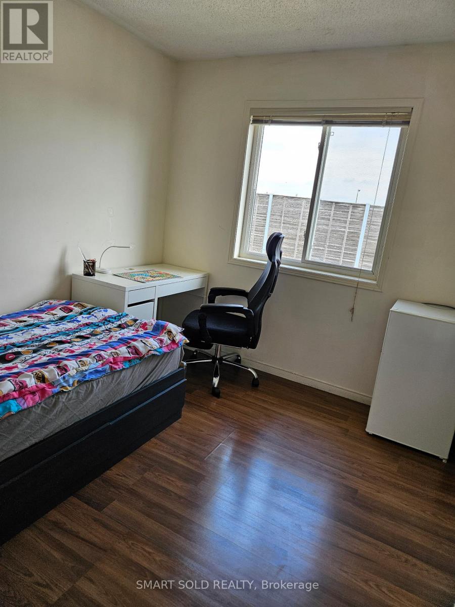 76 Viella Street, Toronto, Ontario  M6N 5C8 - Photo 5 - W13802862