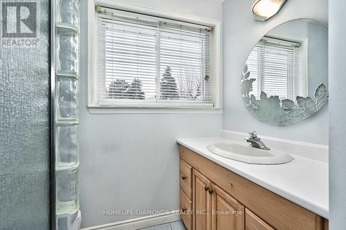 35 Edenborough Drive, Brampton, Ontario  L6T 2A2 - Photo 15 - W13802948