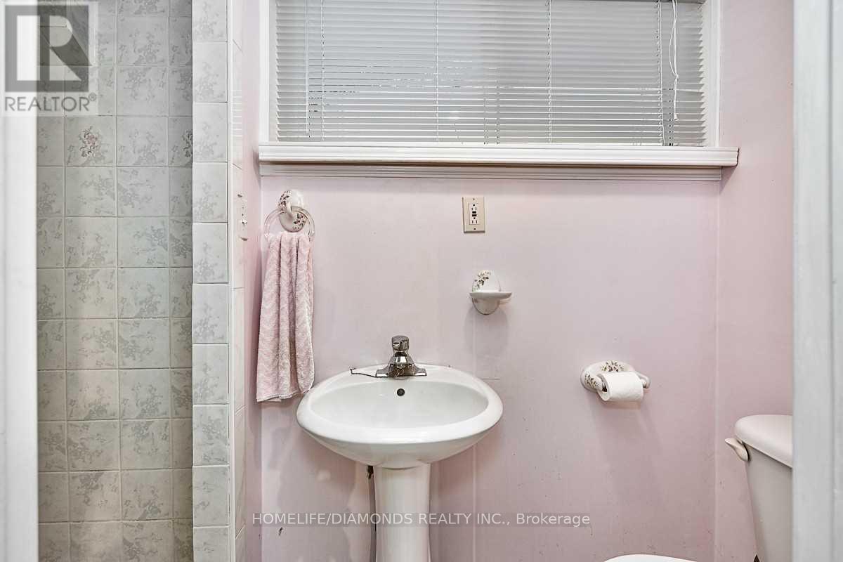 35 Edenborough Drive, Brampton, Ontario  L6T 2A2 - Photo 18 - W13802948