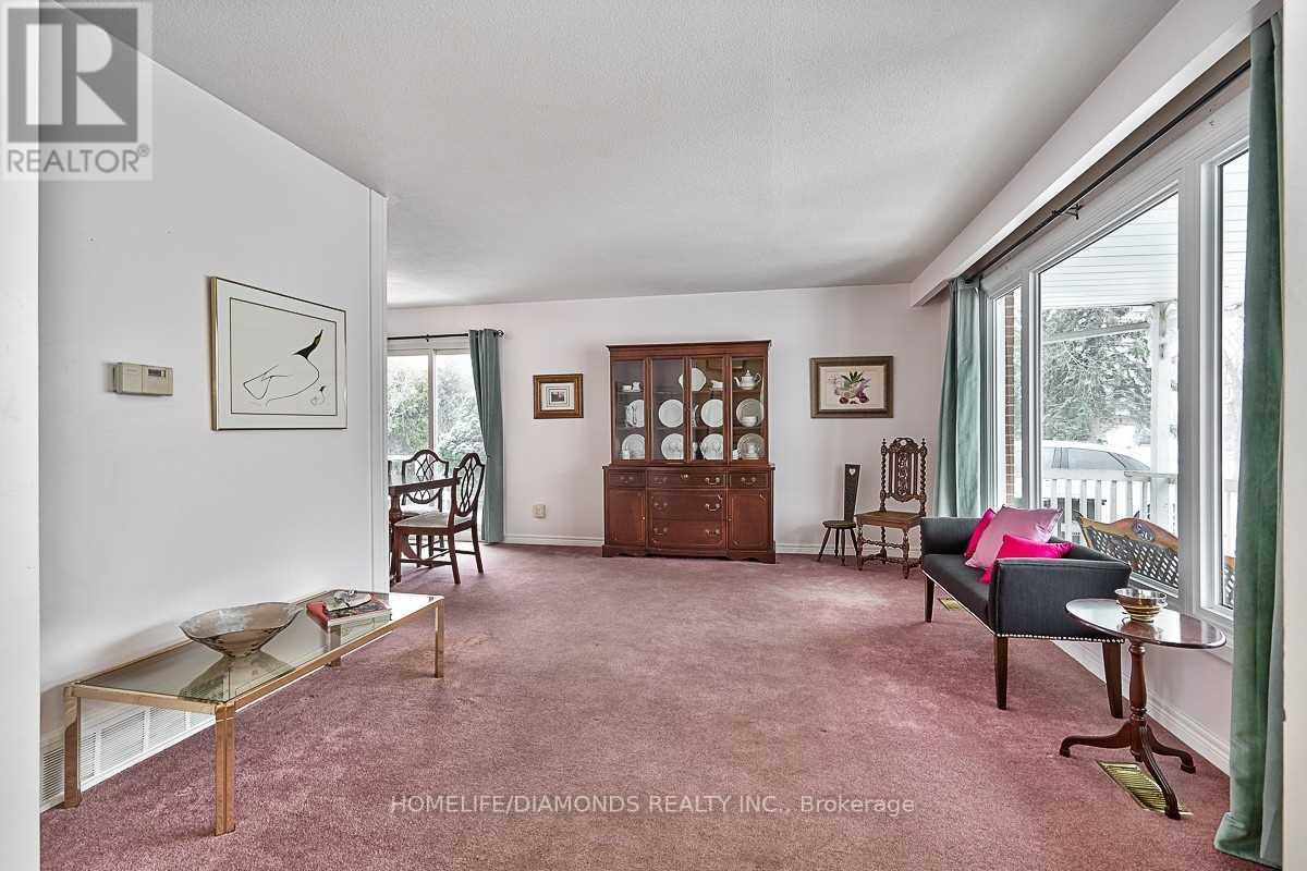 35 Edenborough Drive, Brampton, Ontario  L6T 2A2 - Photo 5 - W13802948