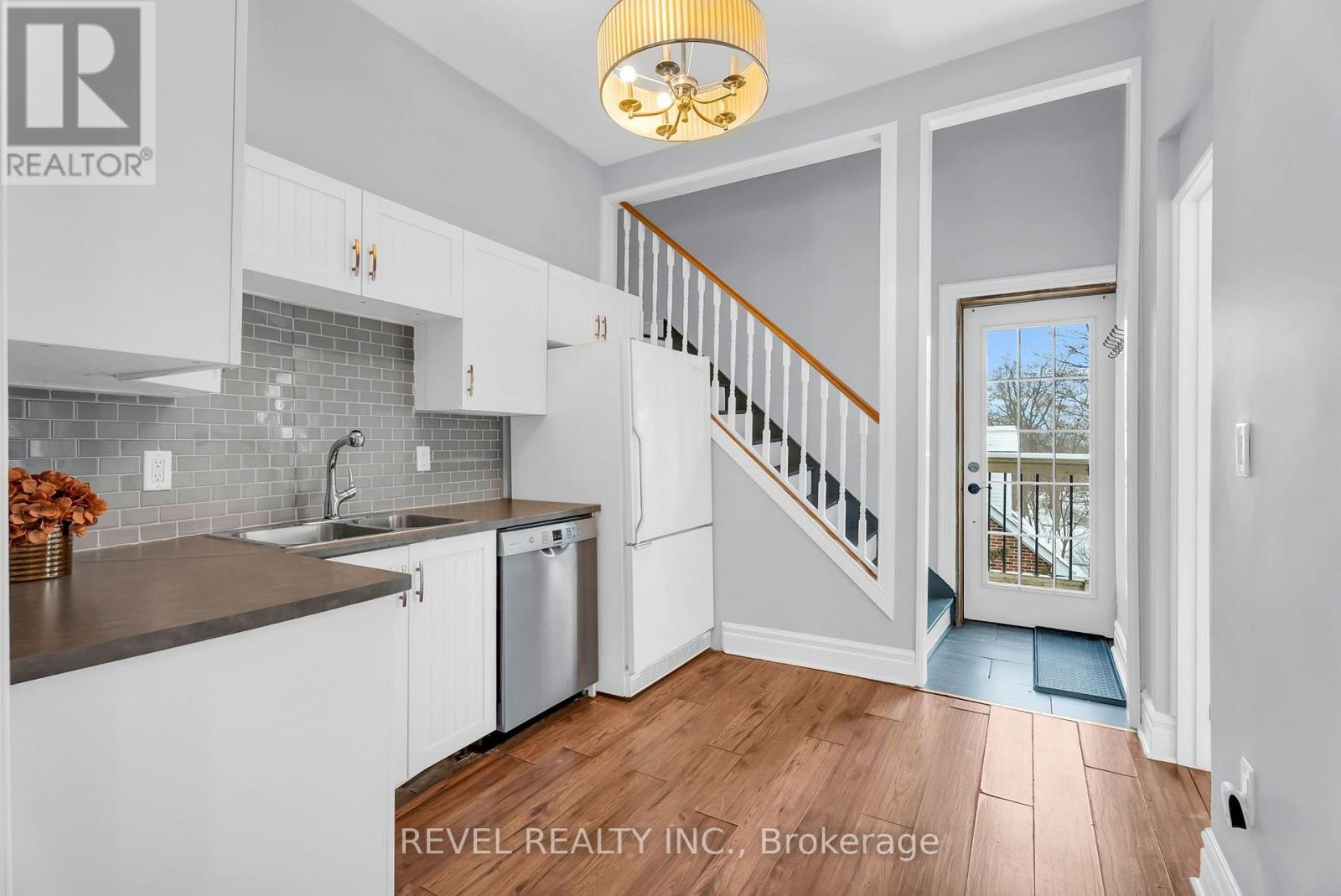 1 Third Avenue, Orangeville, Ontario  L9W 1G8 - Photo 3 - W13802972