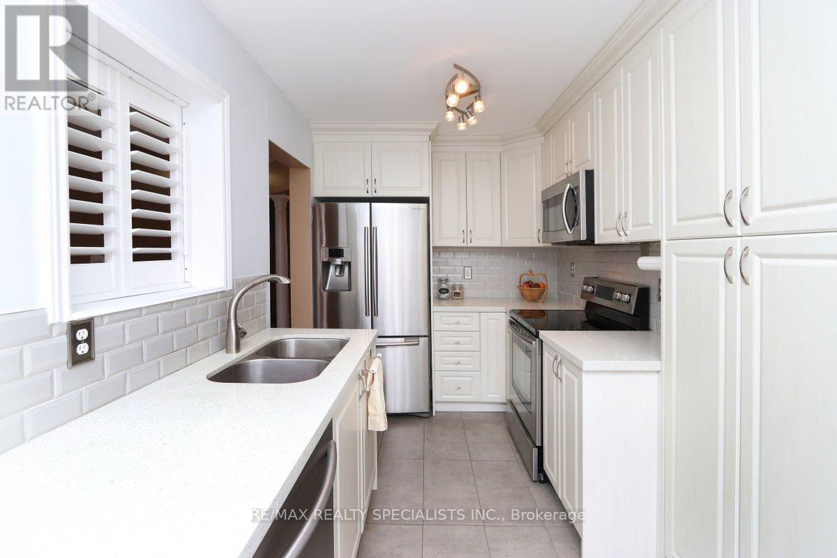 5817 Questman Hollow, Mississauga, Ontario  L5M 6N8 - Photo 13 - W13802996