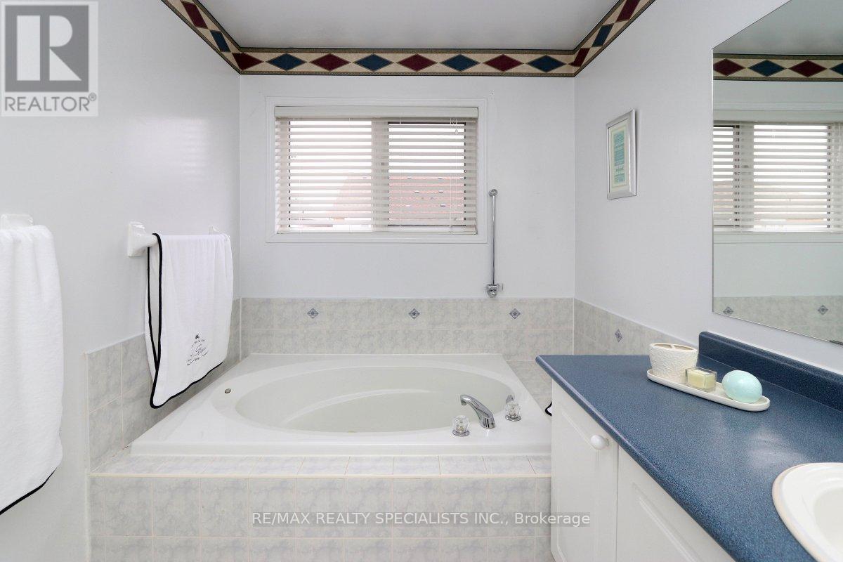 5817 Questman Hollow, Mississauga, Ontario  L5M 6N8 - Photo 21 - W13802996
