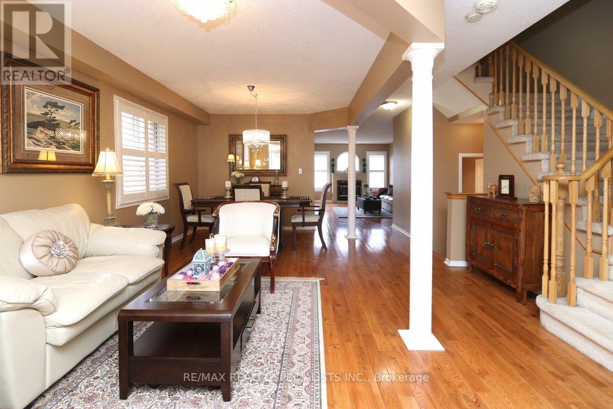 5817 Questman Hollow, Mississauga, Ontario  L5M 6N8 - Photo 4 - W13802996