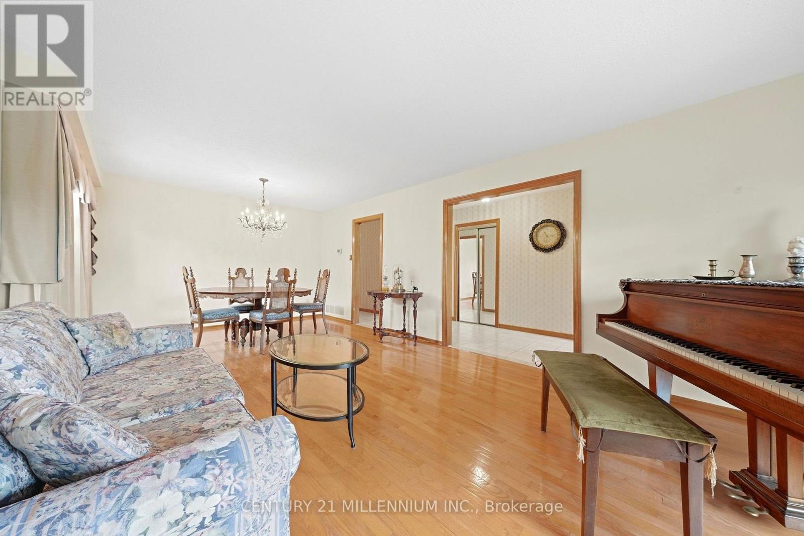 16 Jardine Street, Brampton, Ontario  L6S 3H4 - Photo 5 - W13803082