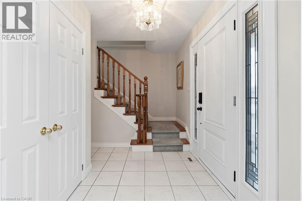 36 Buckingham Drive, Hamilton, Ontario  L9C 2G5 - Photo 4 - 40864646