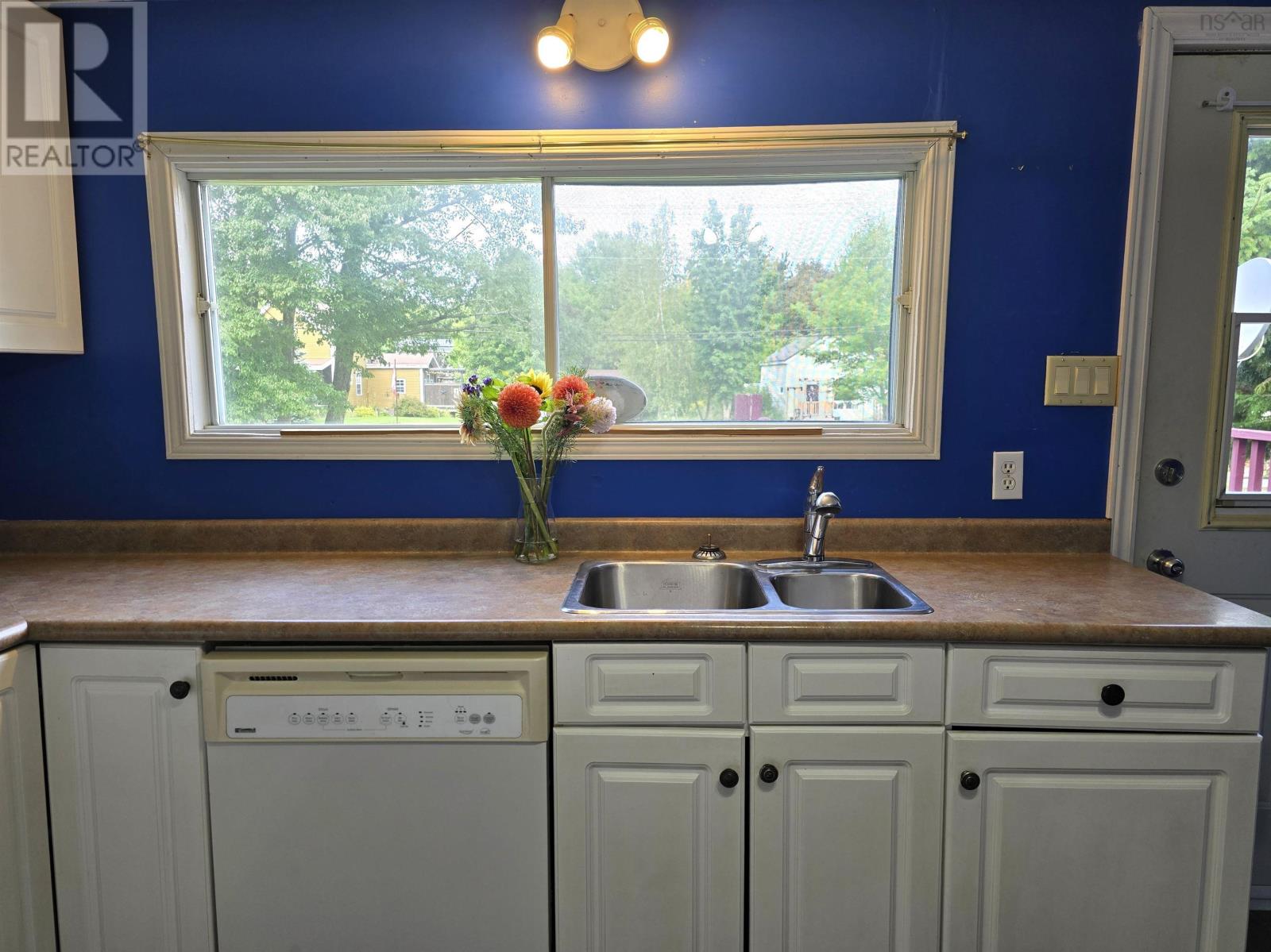 115 Starr Street, Bridgewater, Nova Scotia  B4V 2P8 - Photo 9 - 202623787