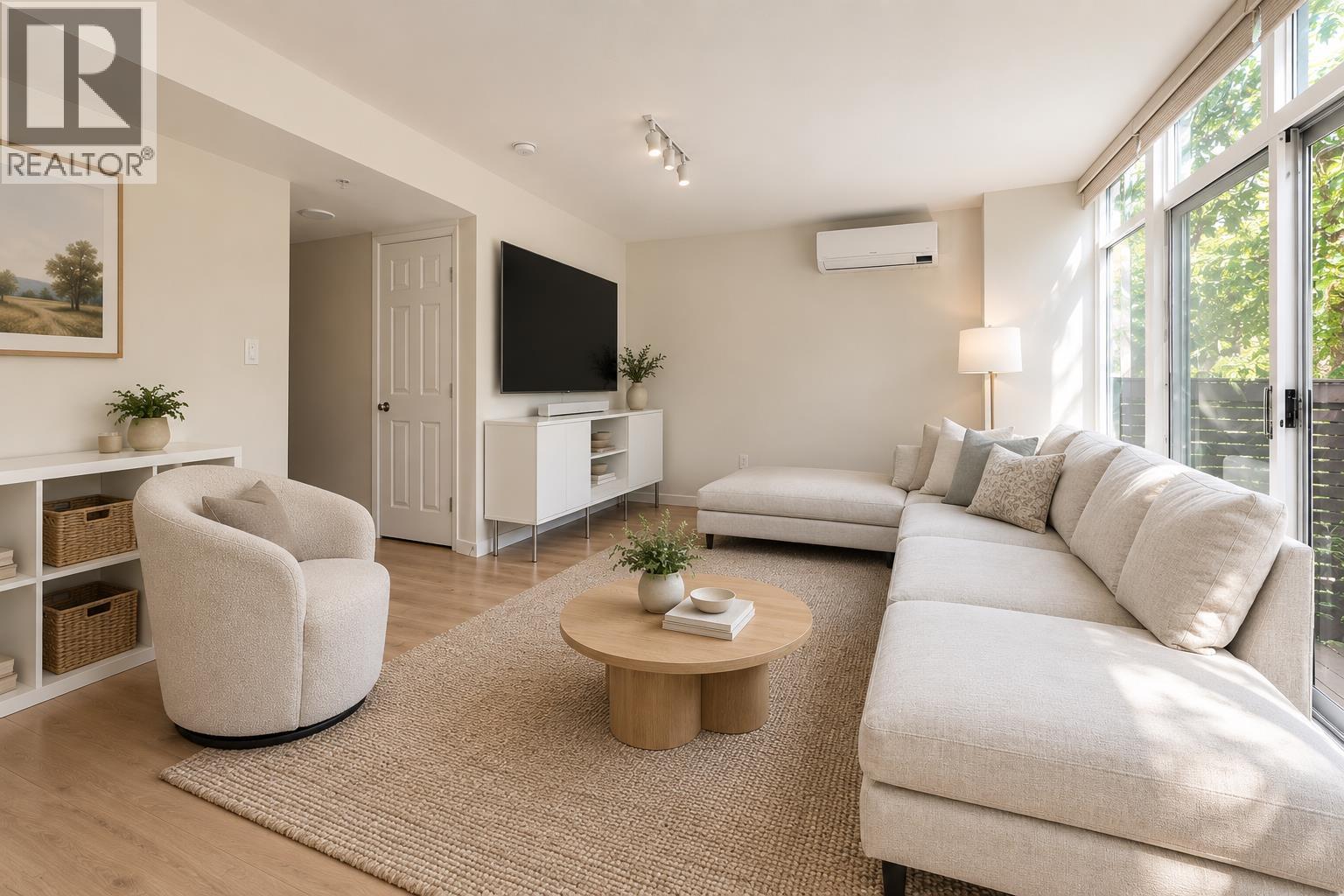 TH3 63 KEEFER PLACE, Vancouver, British Columbia