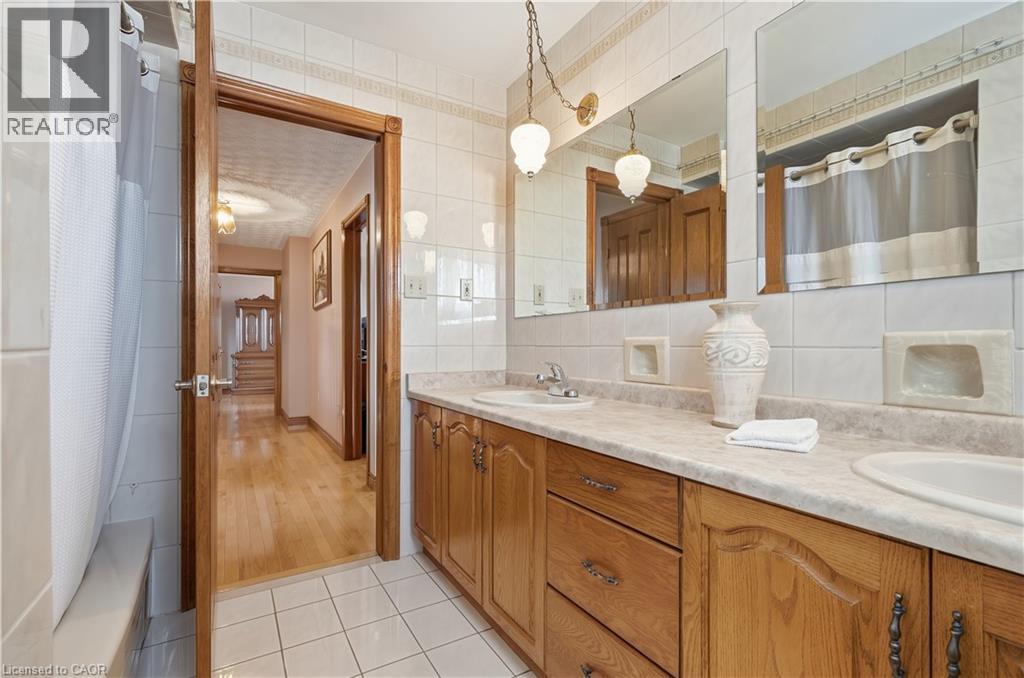 7 Vinehill Drive, Stoney Creek, Ontario  L8G 4Z1 - Photo 32 - 40864382