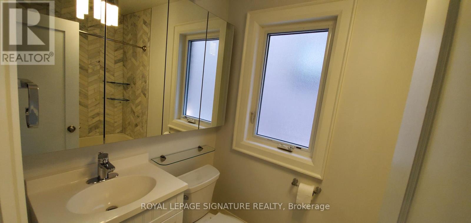 118 Parkhurst Boulevard, Toronto, Ontario  M4G 2E7 - Photo 3 - C13803216