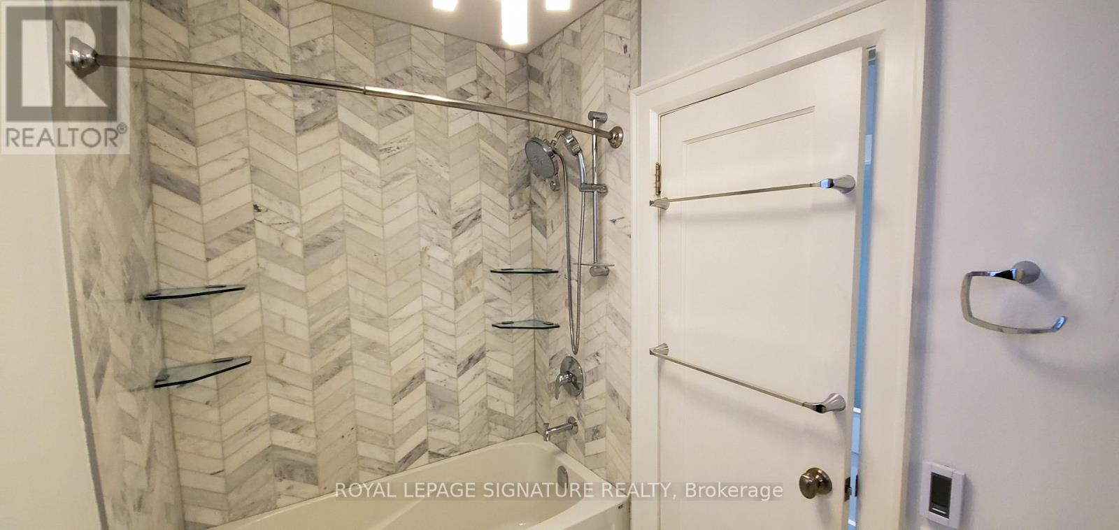 118 Parkhurst Boulevard, Toronto, Ontario  M4G 2E7 - Photo 4 - C13803216