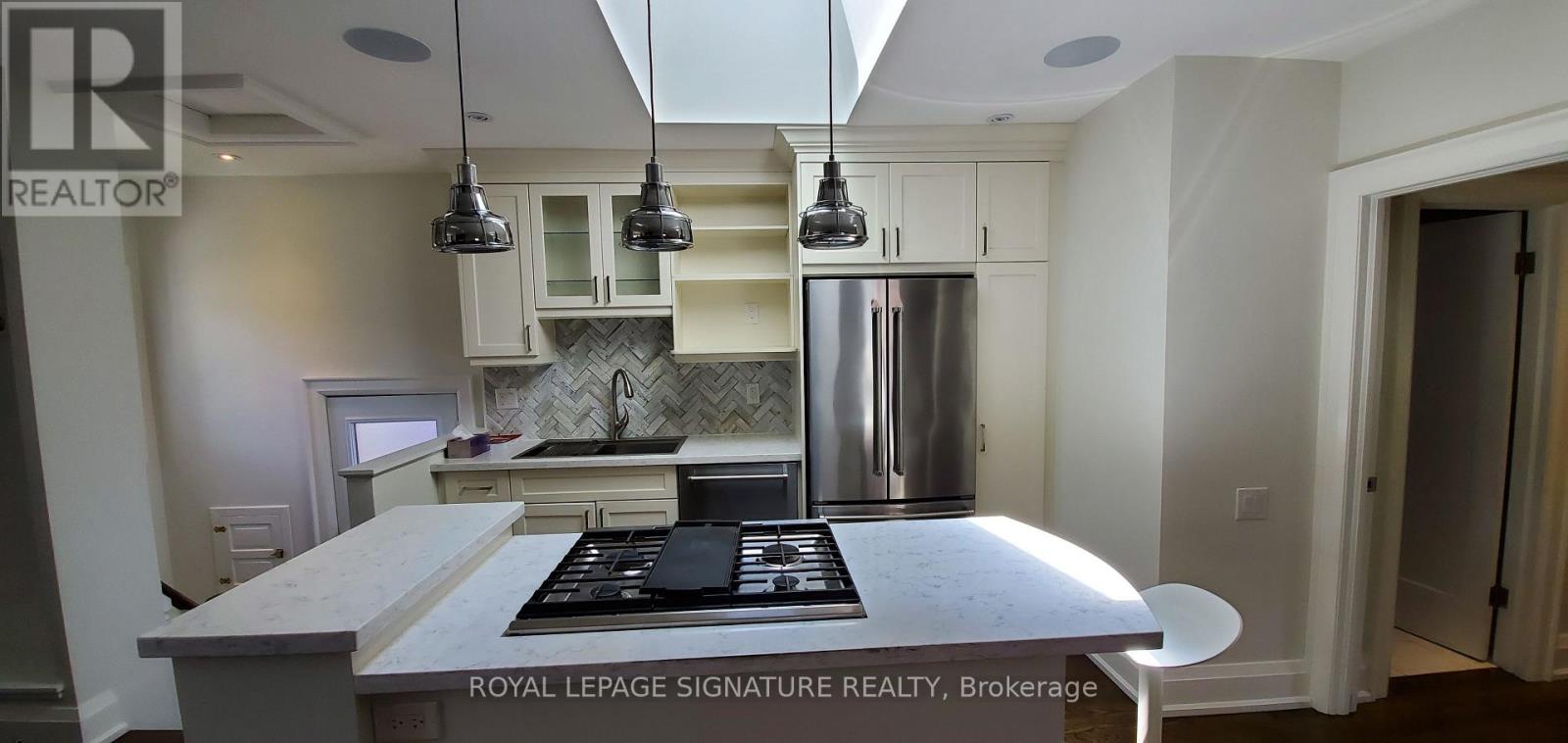 118 Parkhurst Boulevard, Toronto, Ontario  M4G 2E7 - Photo 5 - C13803216