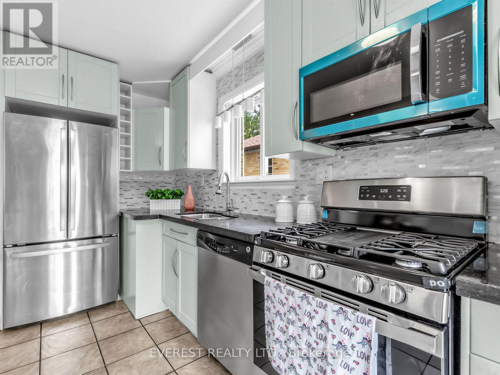 20 Japonica Road, Toronto, Ontario  M1R 4S2 - Photo 12 - E13803090