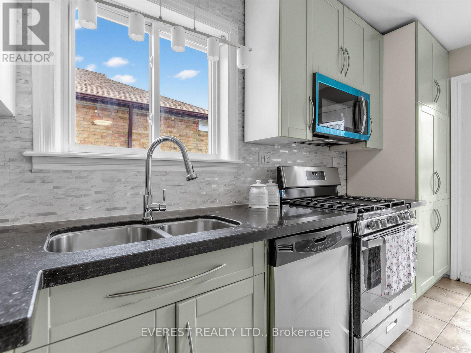 20 Japonica Road, Toronto, Ontario  M1R 4S2 - Photo 13 - E13803090