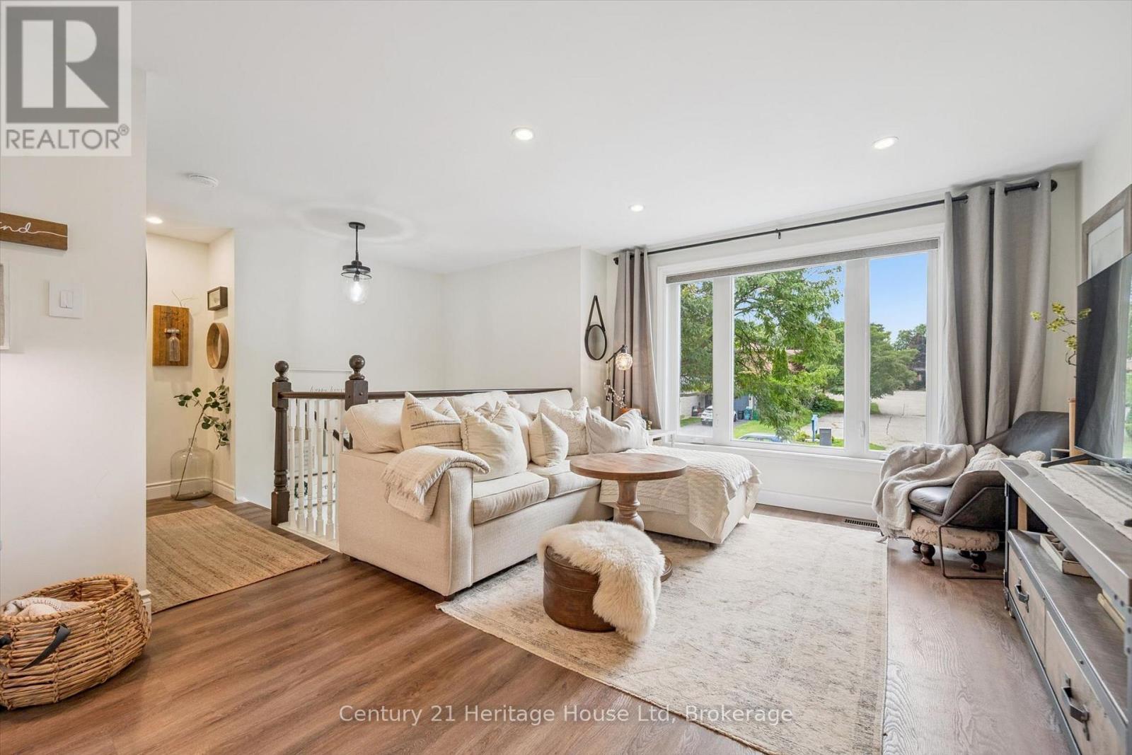 635 Hillview Road, Cambridge, Ontario N3H 5C3 - Photo 4 - X13803112